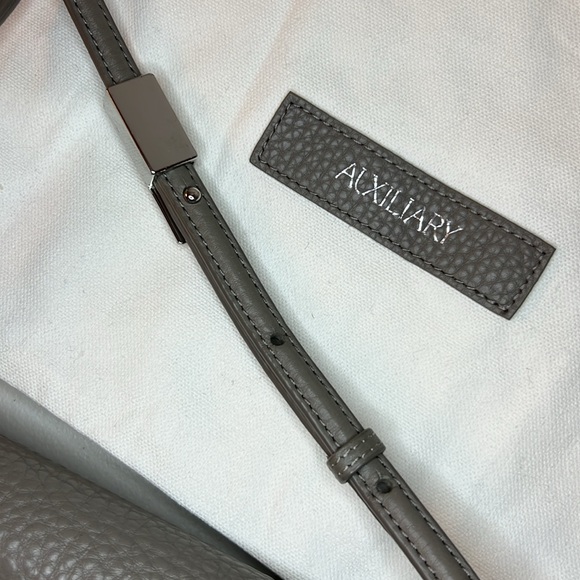 Aritzia Auxiliary Grey Calisch Pebble Leather Crossbody Bag - Picture 9 of 10